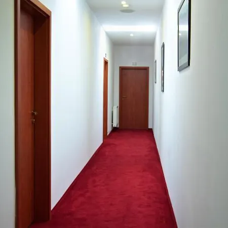 多奈特膳食公寓 布拉迪斯拉发